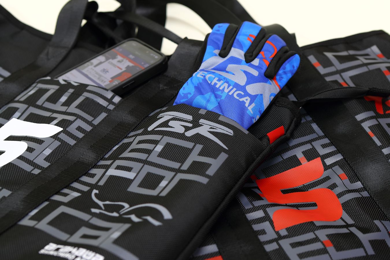 TECHNICAL SPORTS TOTE BAG BLACK/PRINT RED