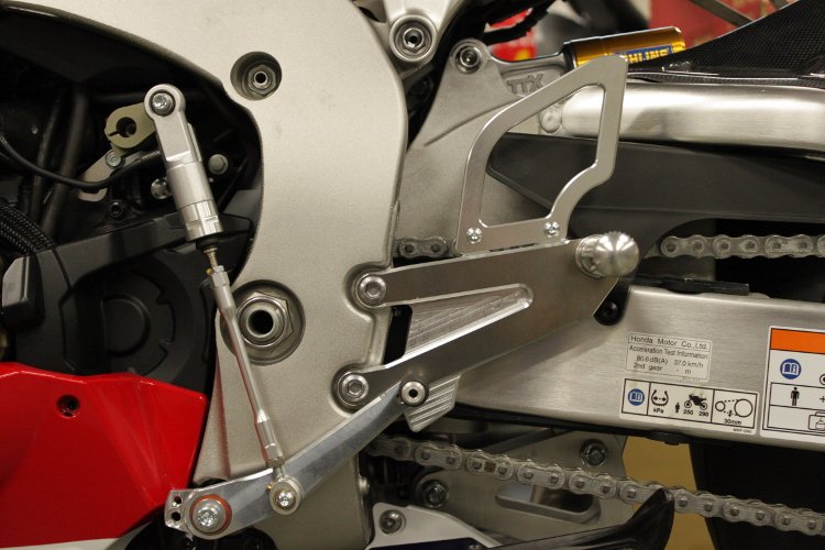 STEP KIT CBR1000RR(SC77/17-) 2P(正チェンジ)
