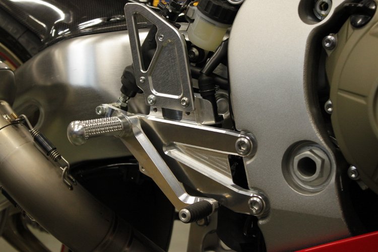 STEP KIT CBR1000RR(SC77/17-) 2P(逆チェンジ)