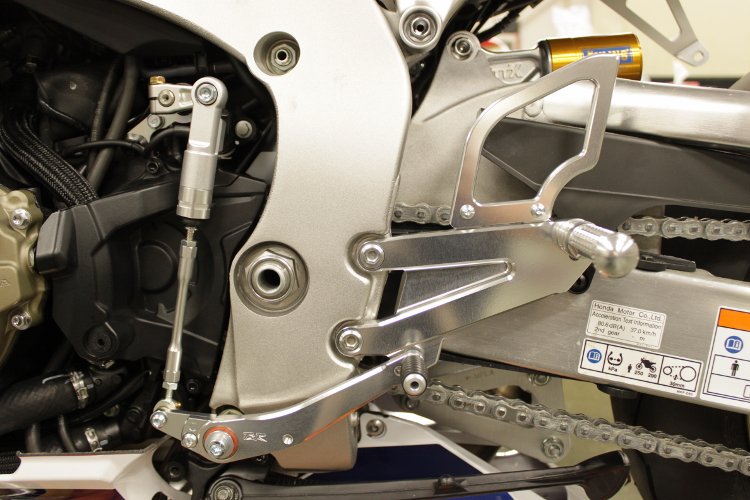 STEP KIT CBR1000RR(SC77/17-) 2P(逆チェンジ)