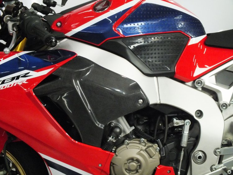 CBR1000RR(SC77)ラージシュラウドセット・カーボン