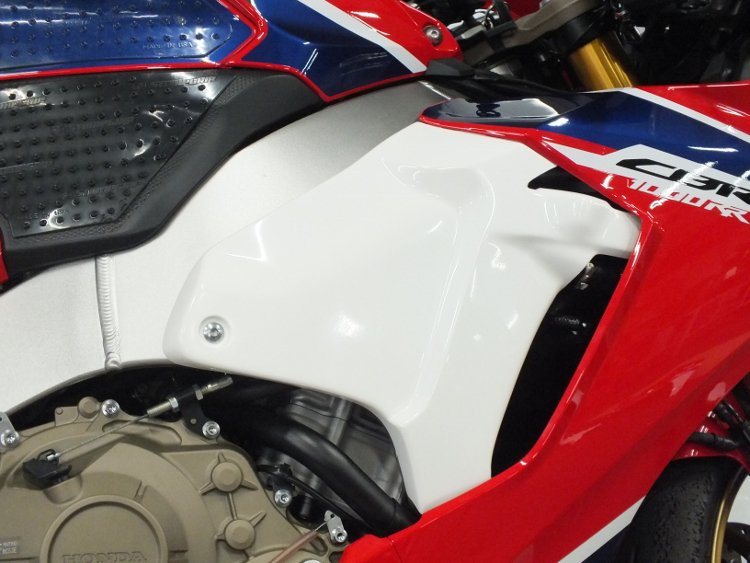 CBR1000RR(SC77)ラージシュラウドセット・FRP