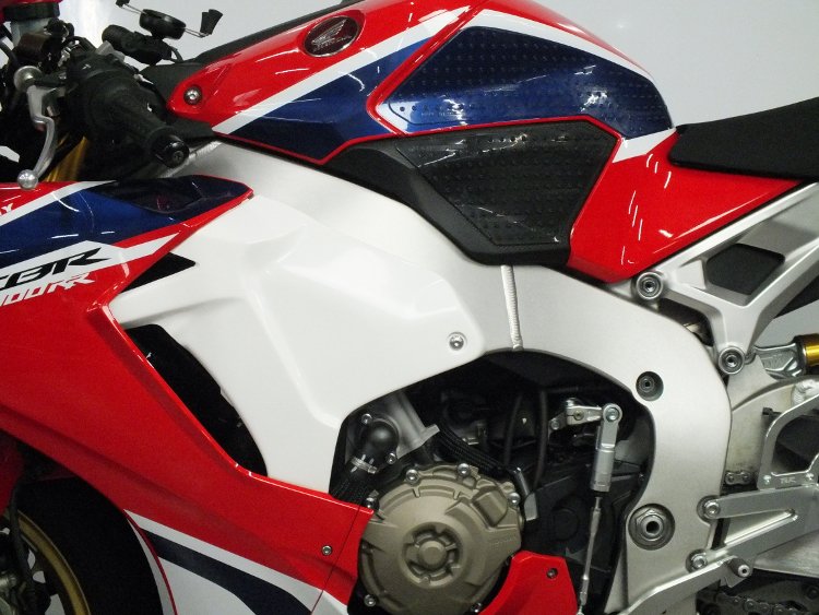 CBR1000RR(SC77)ラージシュラウドセット・FRP