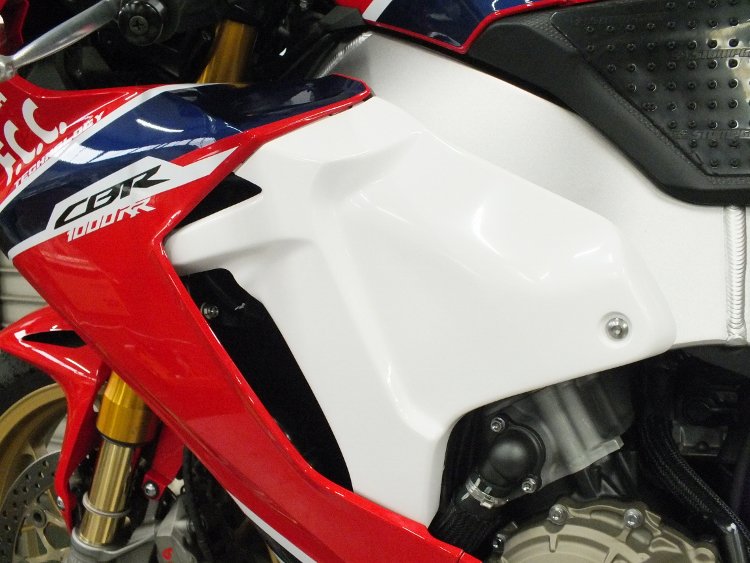 CBR1000RR(SC77)ラージシュラウドセット・FRP