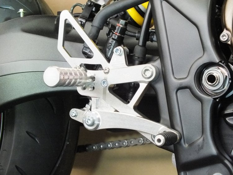 STEP KIT CB/CBR650R(RH03/19-)(RH17/24-) 4P シルバー