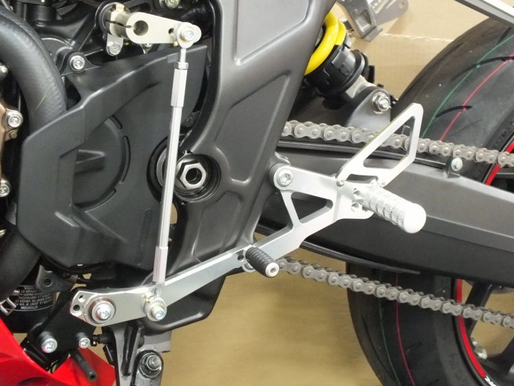 STEP KIT CB/CBR650R(RH03/19-)(RH17/24-) 4P シルバー