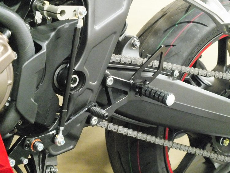 STEP KIT CB/CBR650R(RH03/19-)(RH17/24-) 4P ブラック