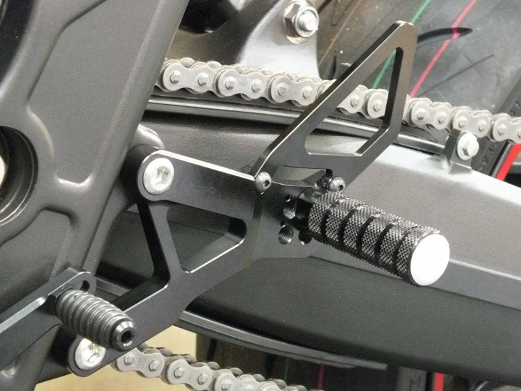 STEP KIT CB/CBR650R(RH03/19-)(RH17/24-) 4P ブラック