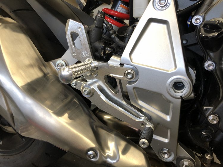 STEP KIT CB1000R(2BL-SC80/18-20) 4P シルバー