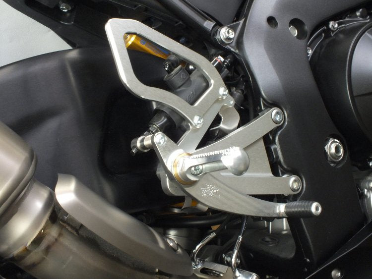 STEP KIT CBR1000RR-R(SC82/20-23・24-) 4P シルバー