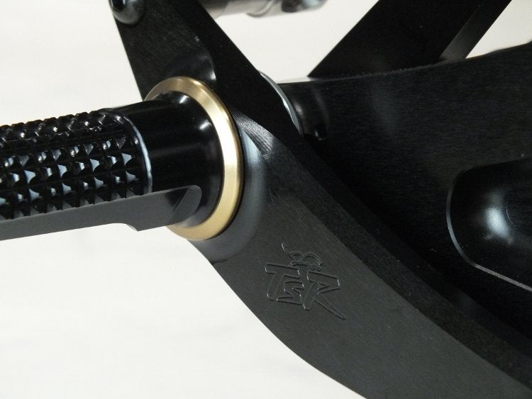 STEP KIT CBR1000RR-R(SC82/20-23・24-) 4P ブラック