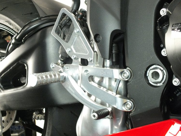 STEP KIT CBR600RR(PC40/21-) 2P シルバー
