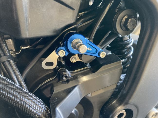 シフトサポートプレート CBR1000RR (SC77/17-)  /  CB1000F(SC94)  /  CB1000 HORNET(SC86)