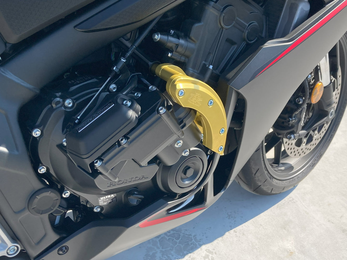 CB/CBR650R(RH17) Eクラッチカバー　ゴールド