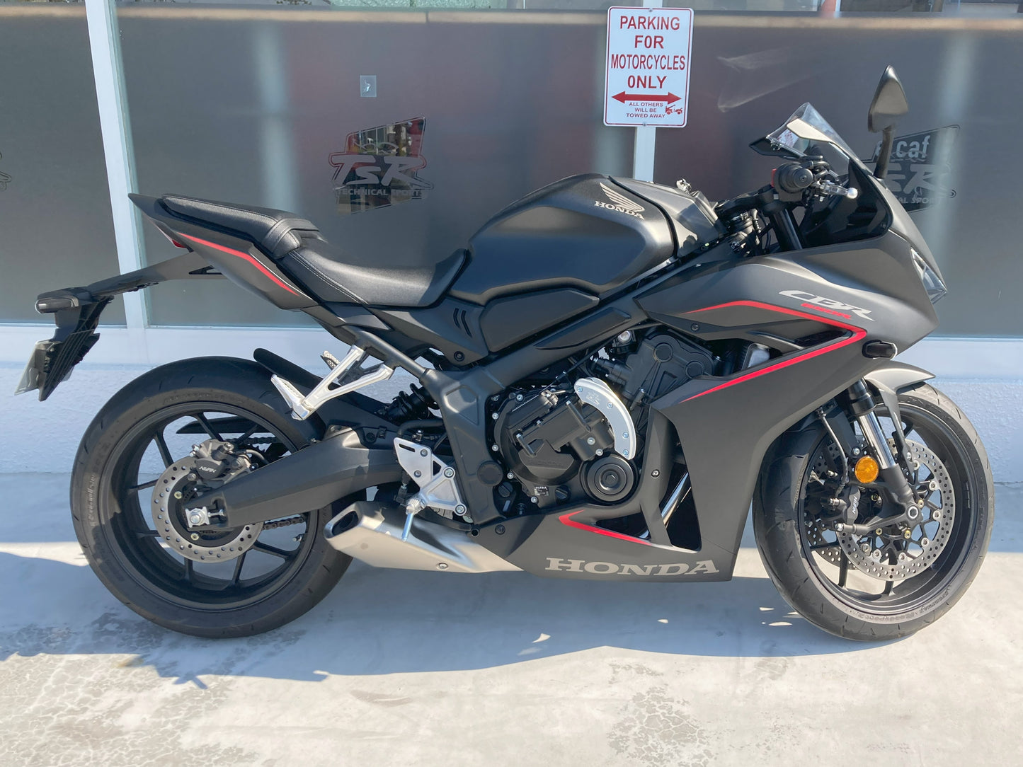 CB/CBR650R(RH17) Eクラッチカバー　シルバー