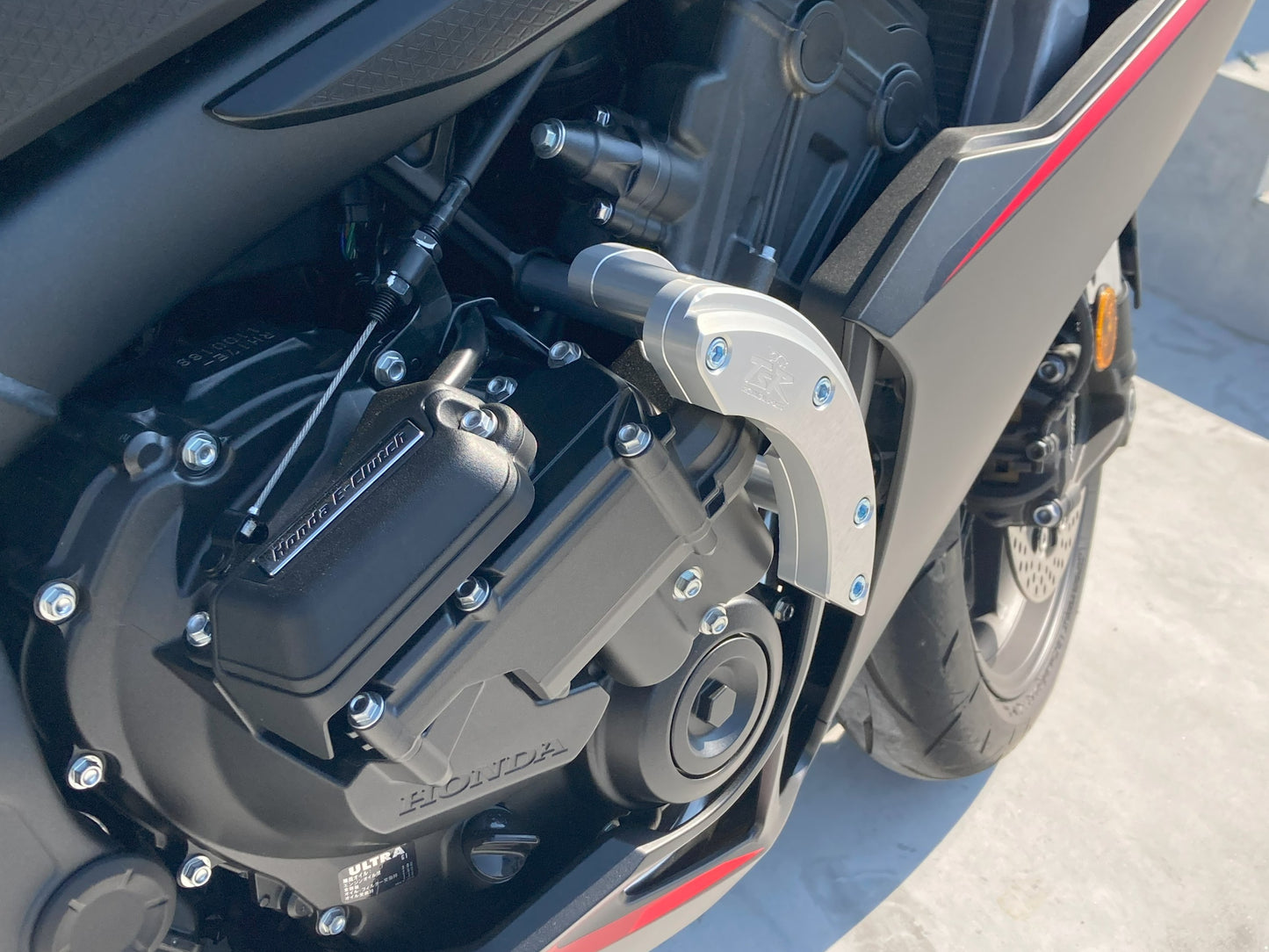 CB/CBR650R(RH17) Eクラッチカバー　シルバー