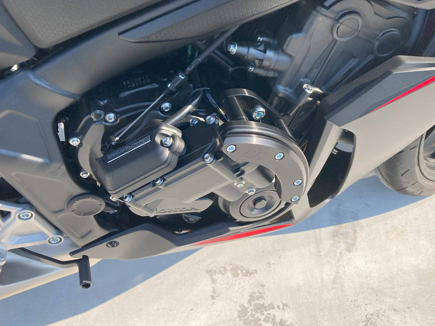 CB/CBR650R(RH17) Eクラッチカバー　ブラック