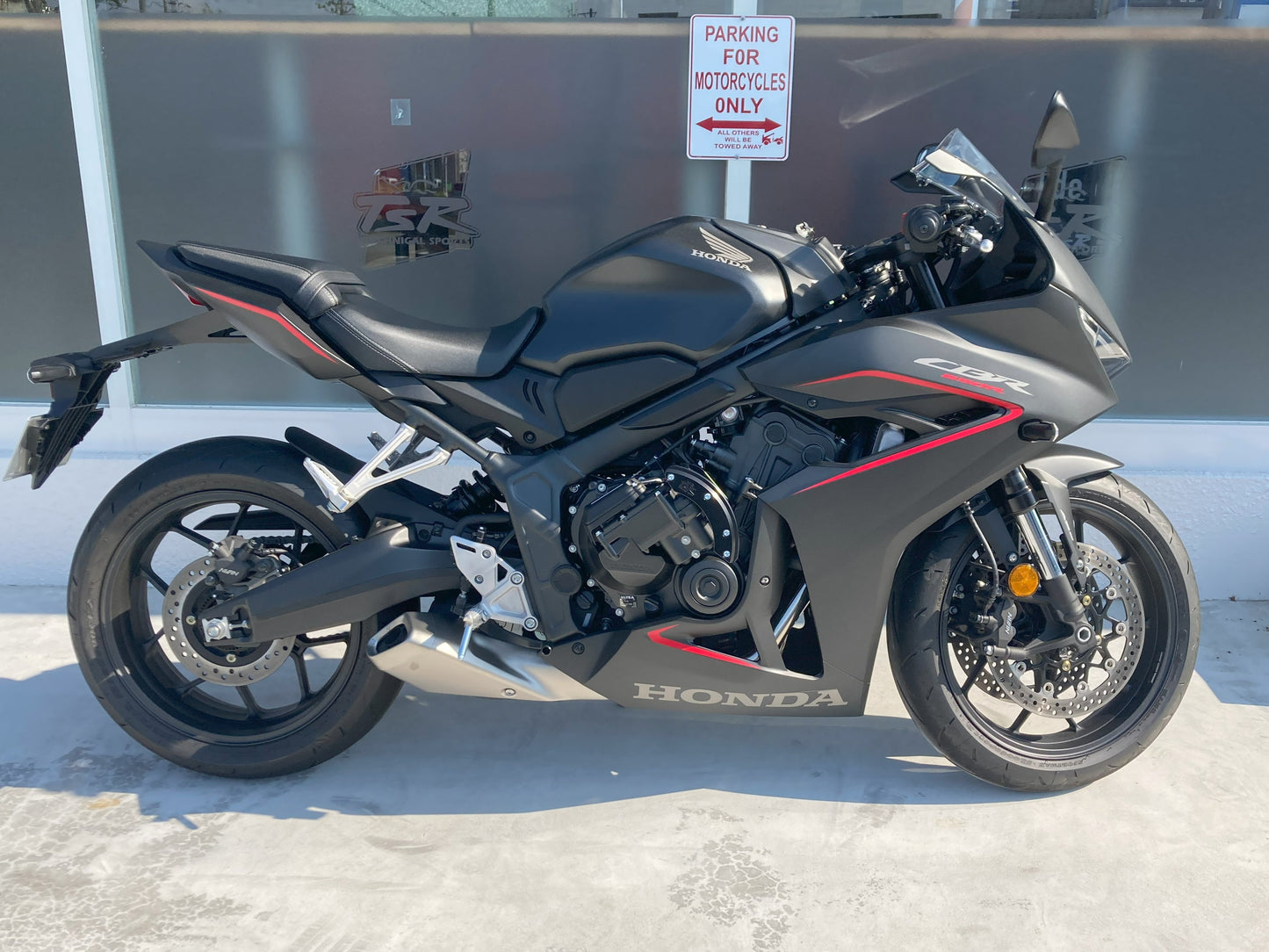CB/CBR650R(RH17) Eクラッチカバー　ブラック
