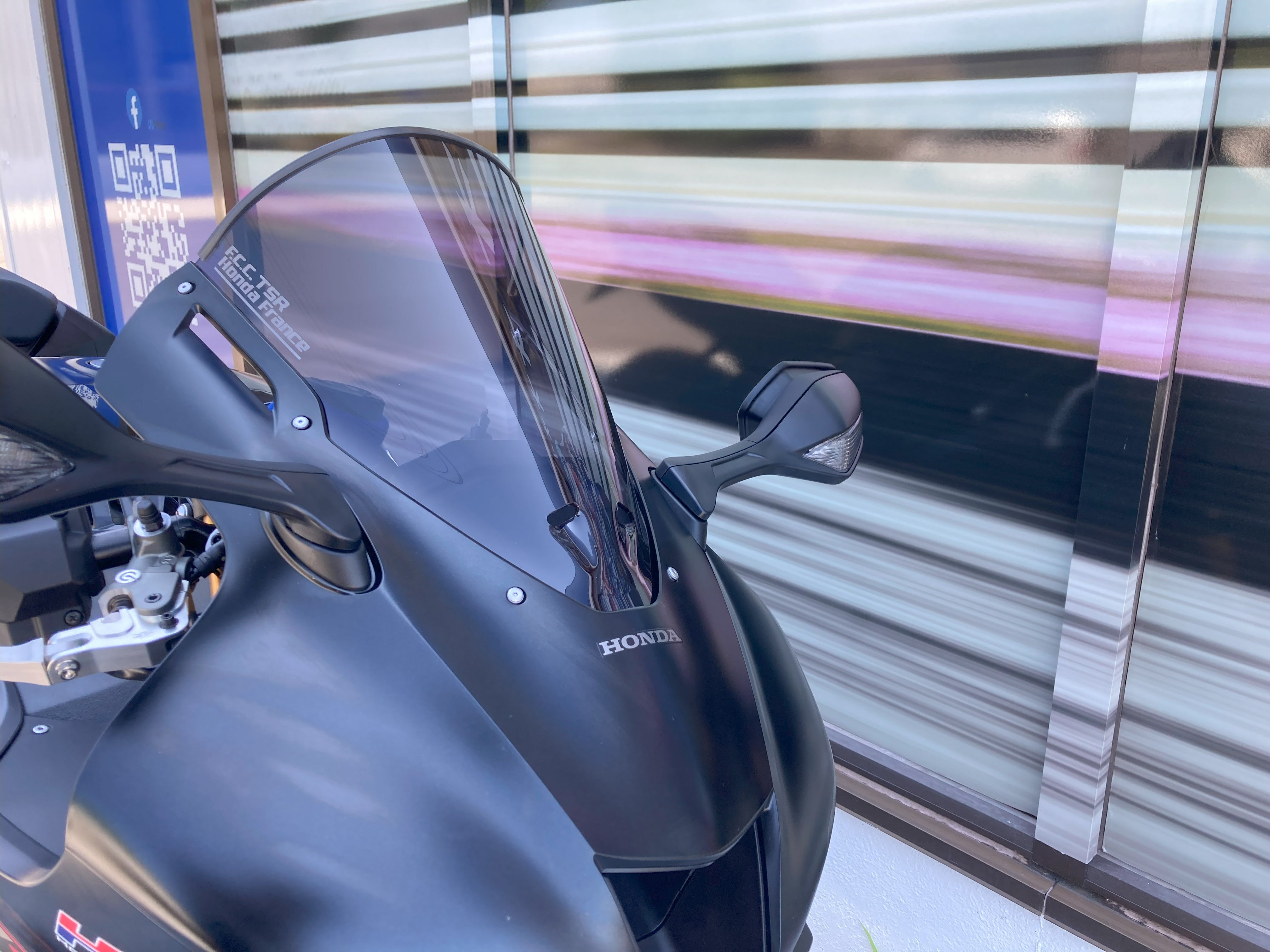 スクリーン CBR1000RR-R(SC82/20-23・24-) +40mmUP スモーク