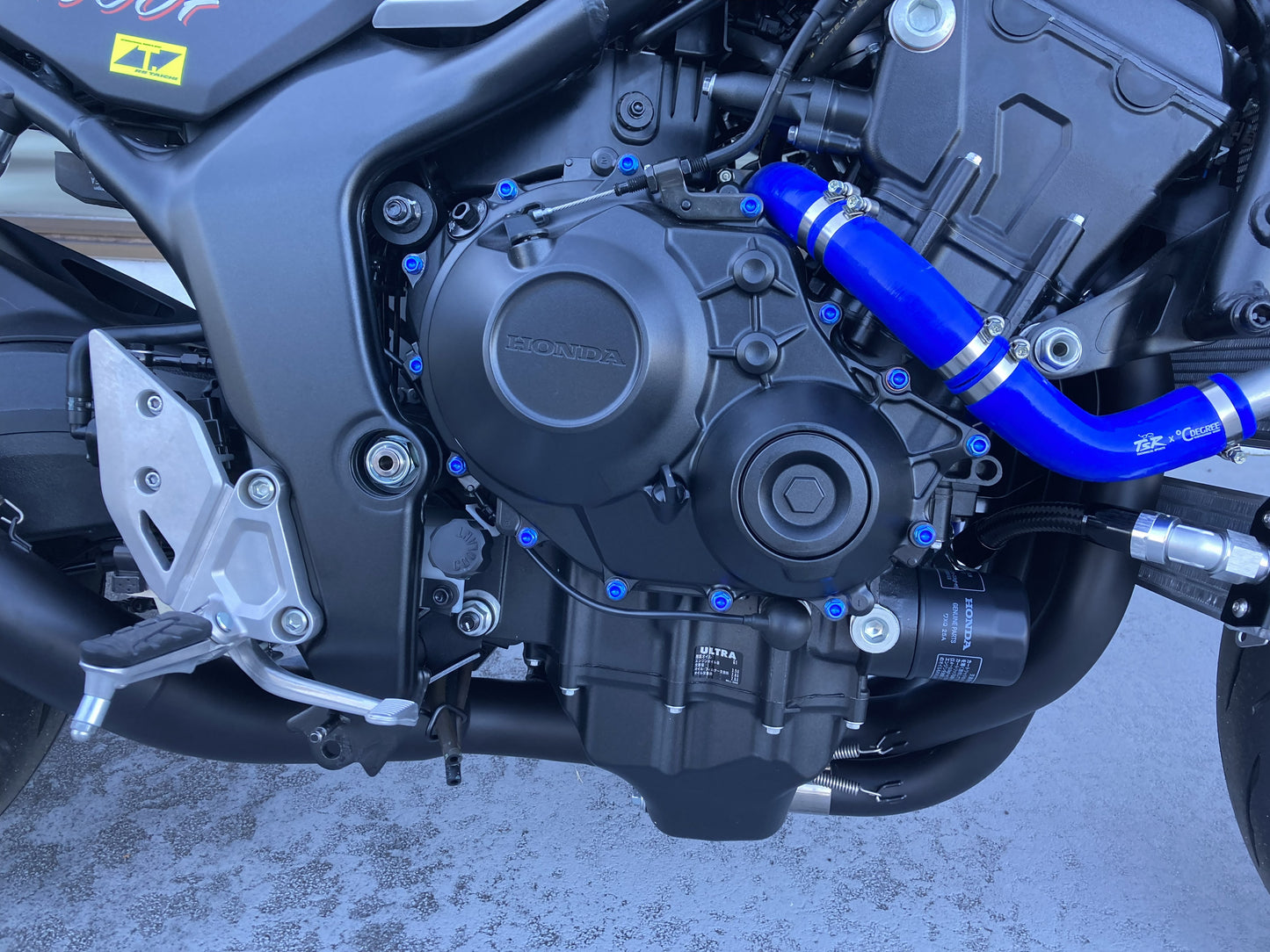 2025- CB1000F ENG COVER TITAN BOLT SET