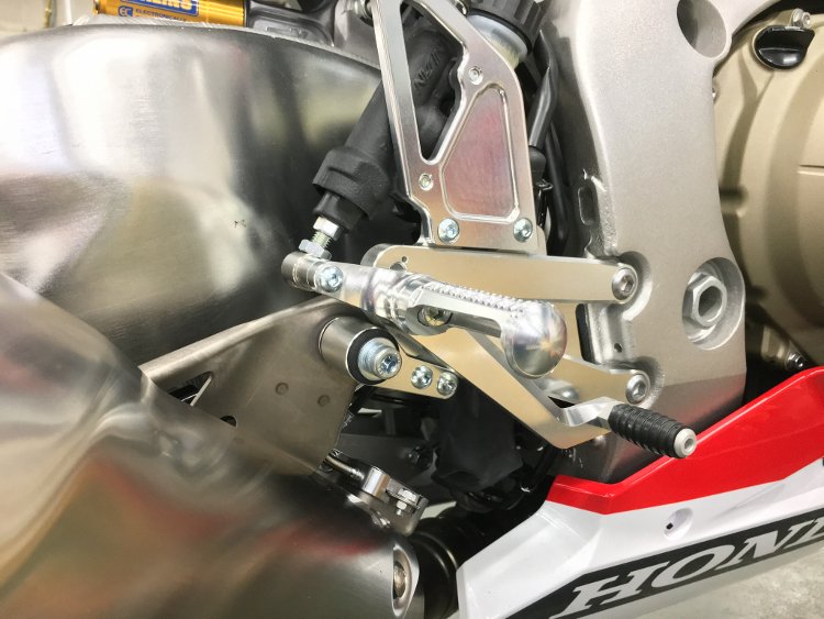 STEP KIT CBR1000RR(SC77/17-) 2P(正チェンジ) – TSR ONLINE SHOP