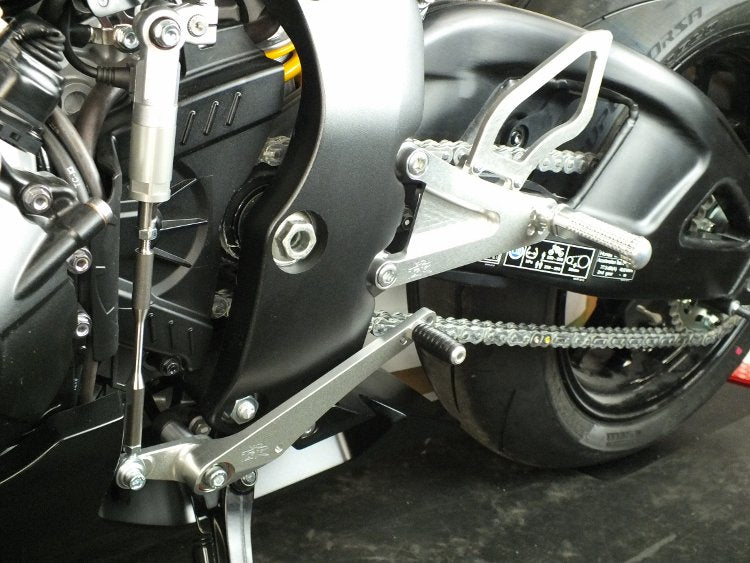 STEP KIT CBR1000RR-R(SC82/20-23・24-) 4P シルバー